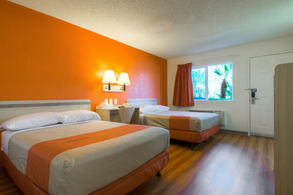 Deluxe Room, 2 Double Beds, Non Smoking, Refrigerator photo 1