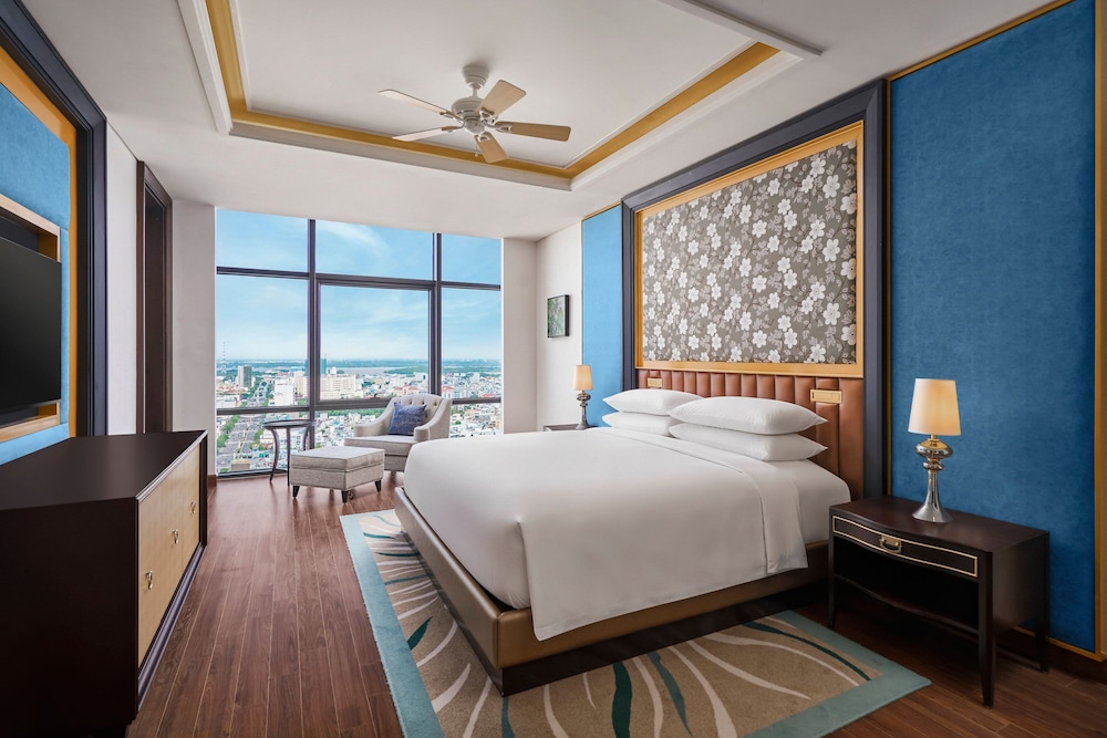 Grand Suite, 1 King Bed photo 3
