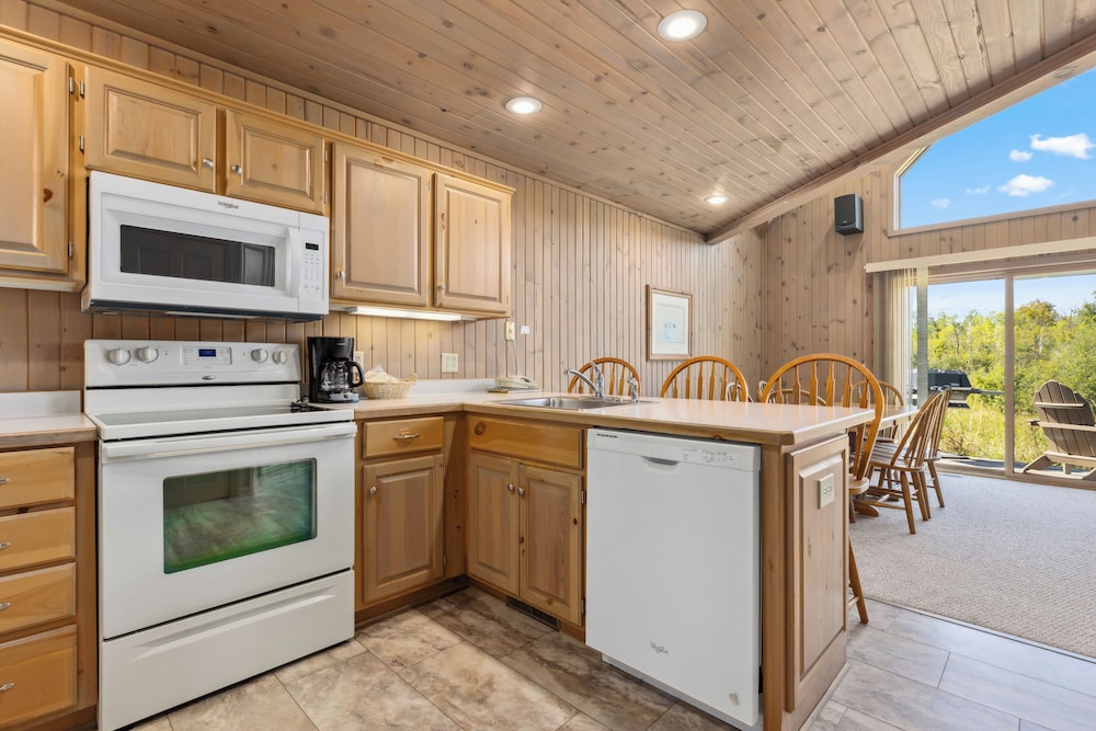 Family Cabin, 2 Bedrooms photo 3