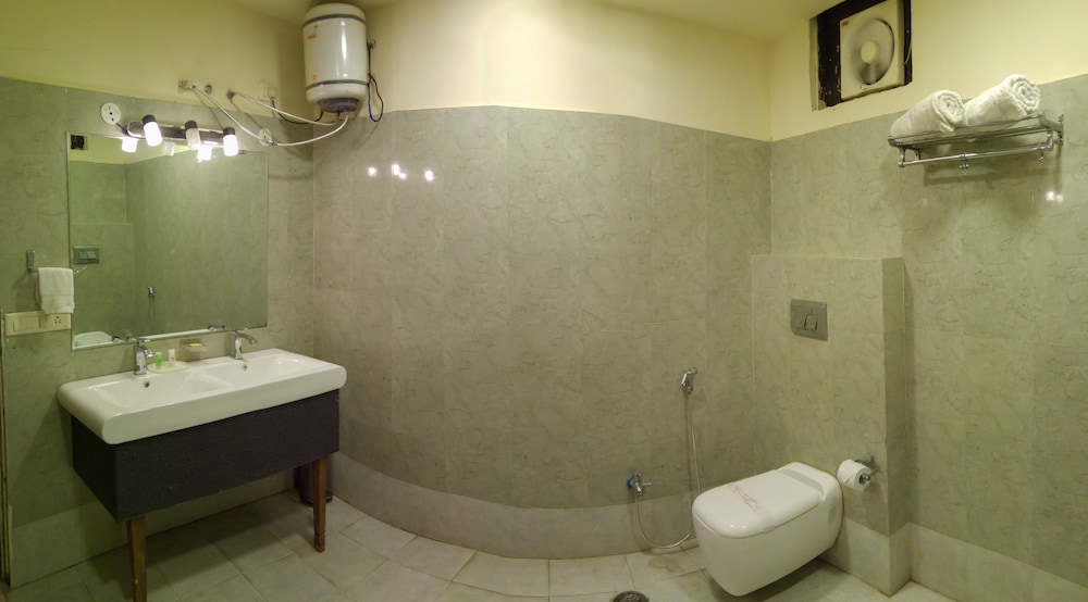 Family Suite, 1 King Bed, Refrigerator, Resort View photo 3
