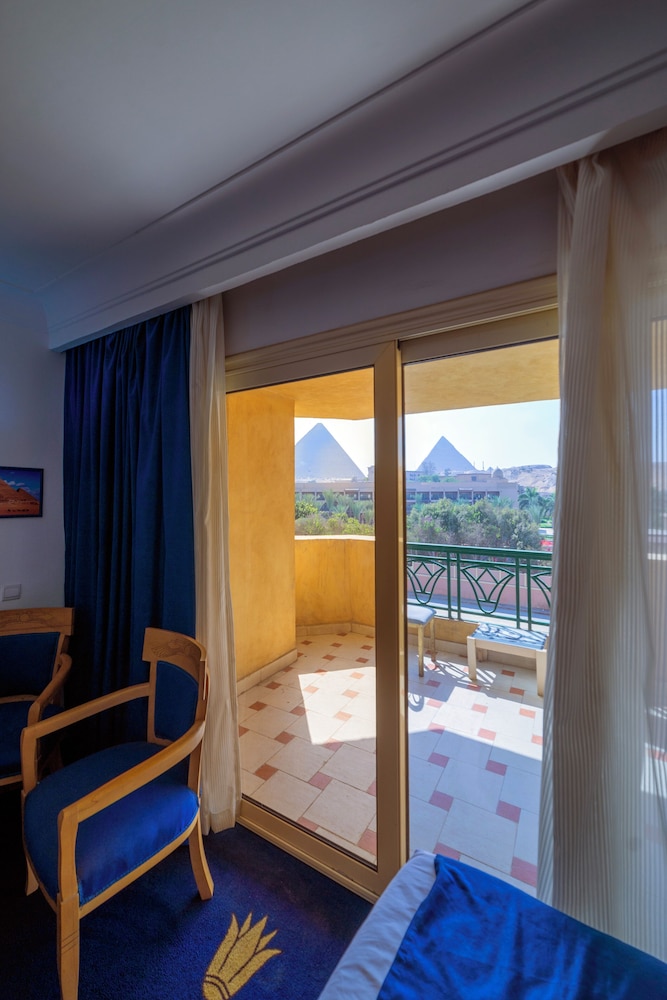 Family Suite Pyramids View thumbnail 6