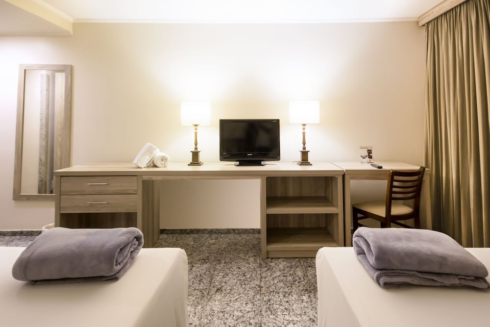 Standard Room, 2 Double Beds - Photo 10