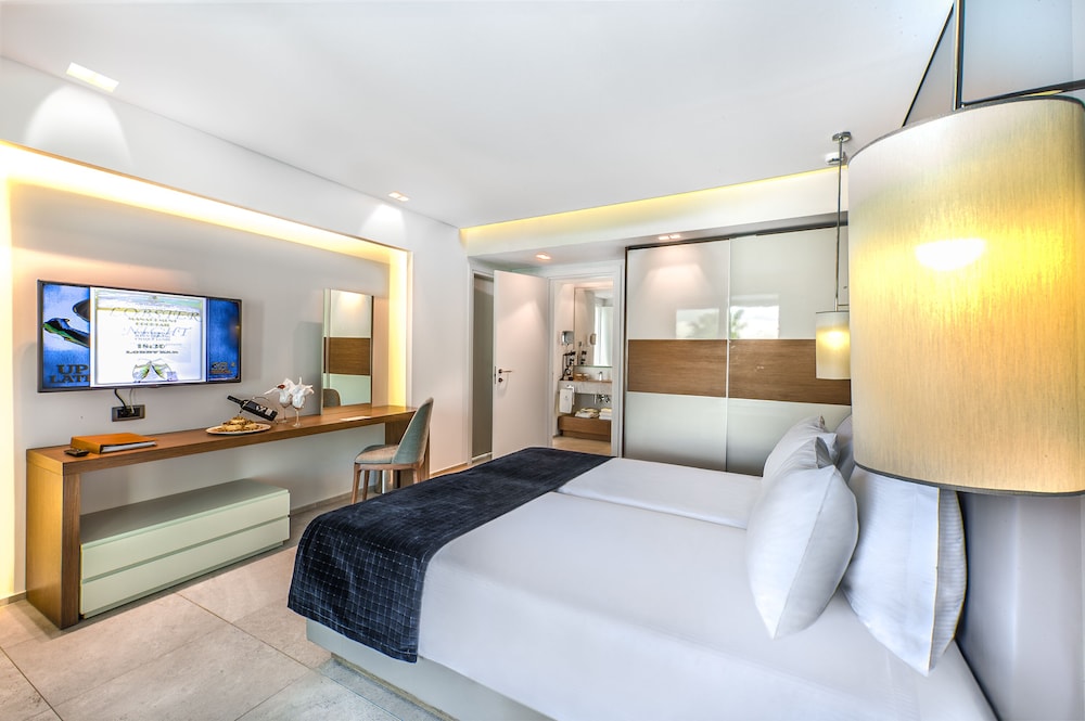 Executive Suite with Two Bedrooms Swim-up with Sharing Pool - Photo 2