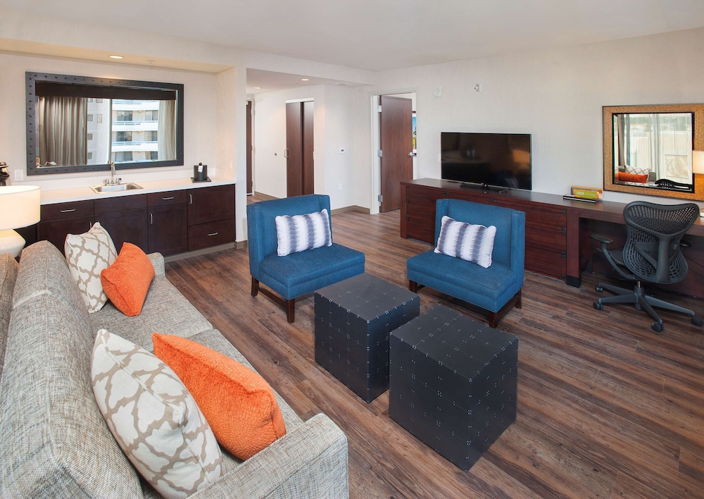 Suite, 1 King Bed, Accessible, Non Smoking (hearing acc) photo 3