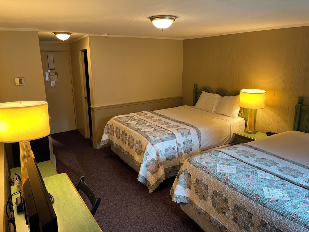 Deluxe Room, 2 Queen Beds - Photo 3