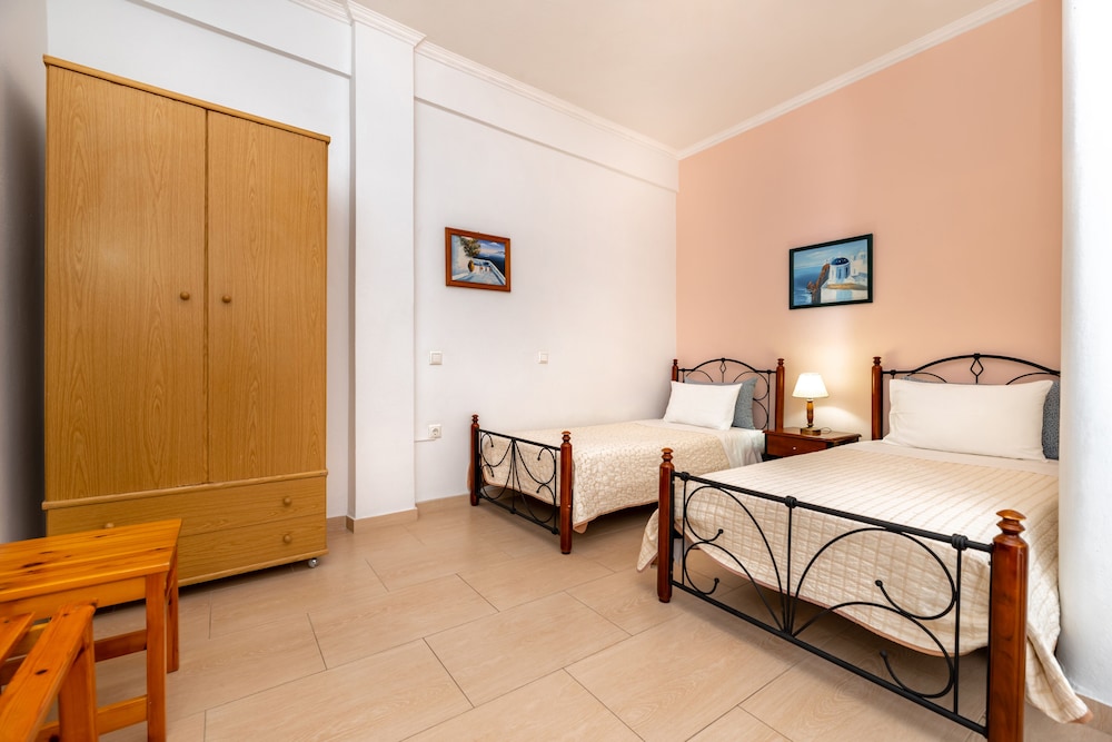 Twin Room, 2 Twin Beds photo 2