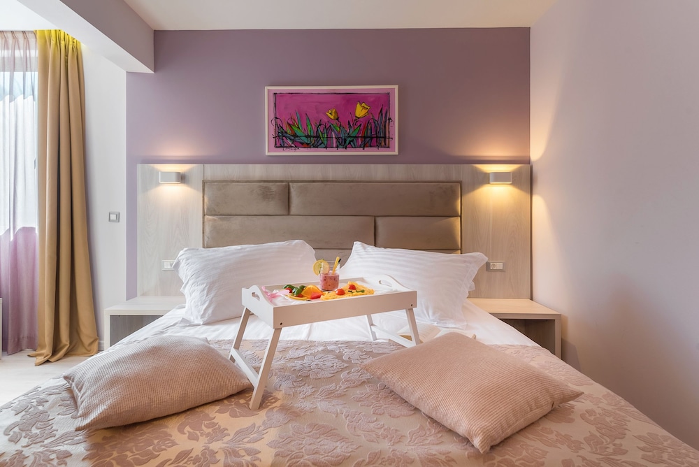 Standard Double Room, 1 Queen Bed, Mountain View - Photo 4