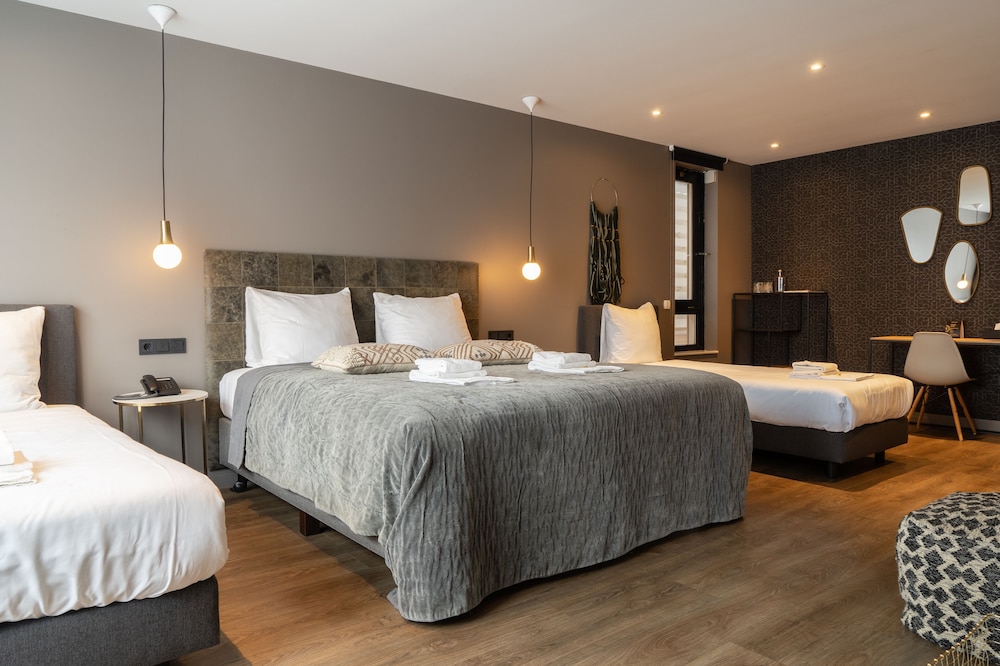 Family Studio Suite, Kitchenette, City View photo 3