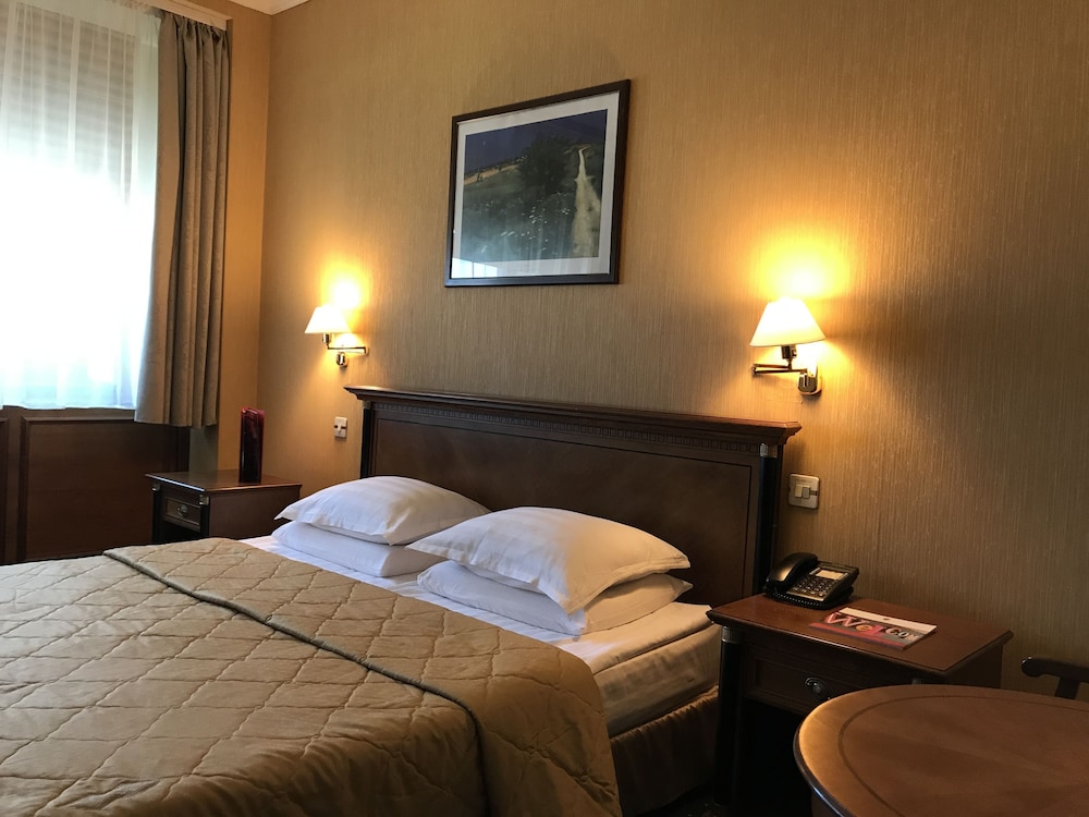 Junior Suite, 1 King Bed, Non Smoking, City View photo 1