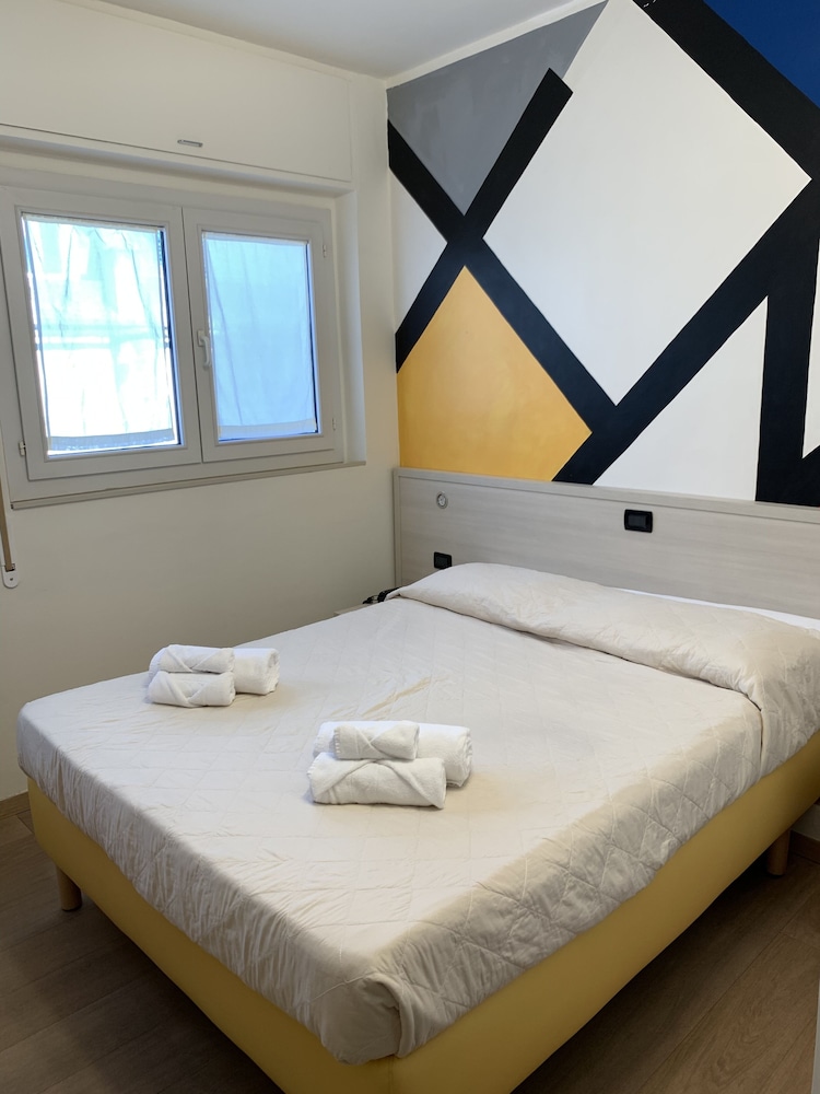 Premium Double or Twin Room - Photo 10