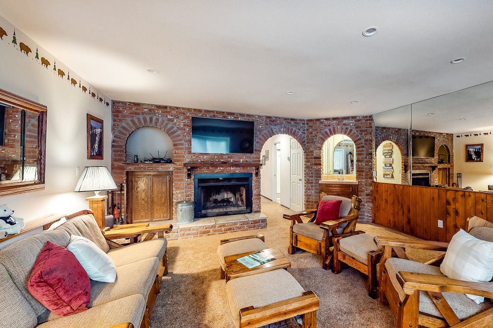 Condo, Multiple Beds, Pool Access, Mountain View (VC331)
