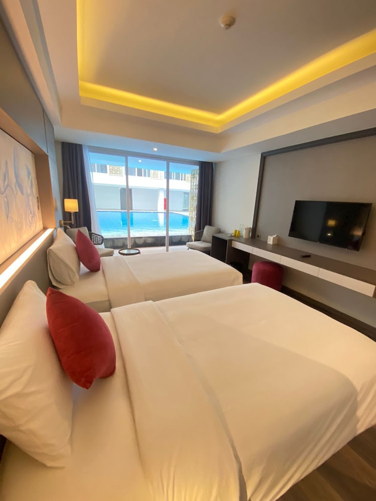 Deluxe Double Room, Pool View