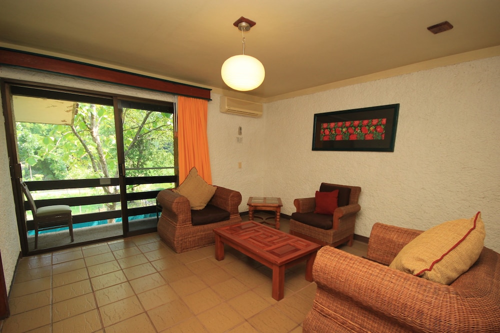 Deluxe Suite - Photo 4