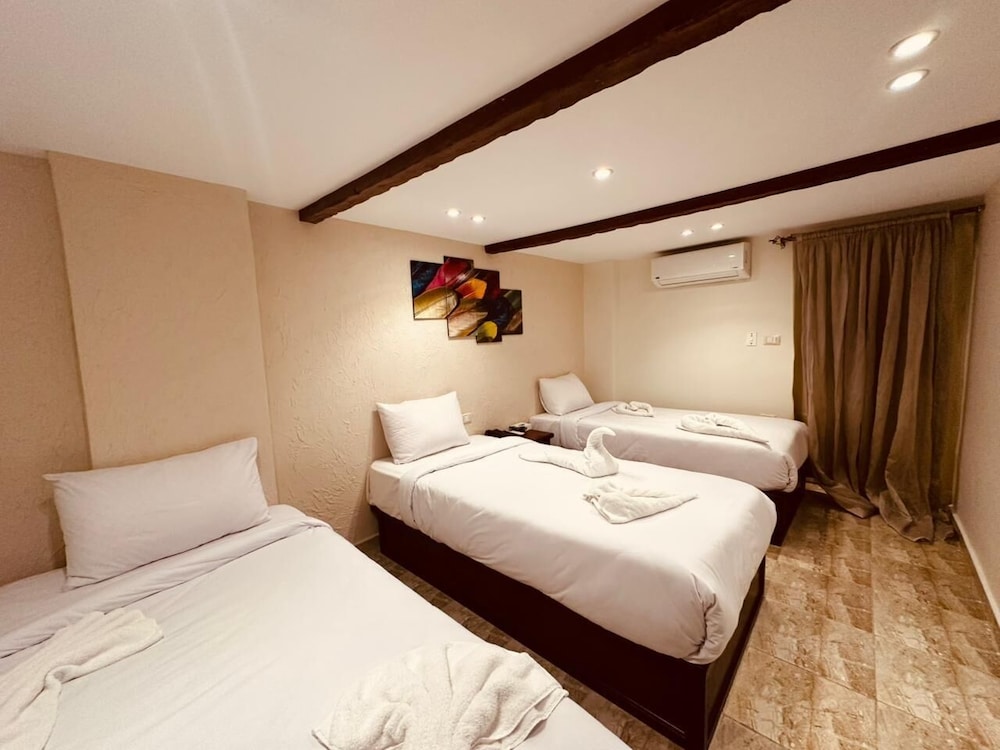 Royal Studio Suite photo 2