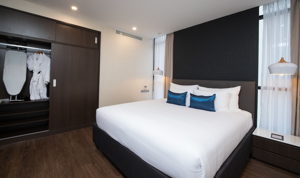 1-Bedroom Penthouse photo 2