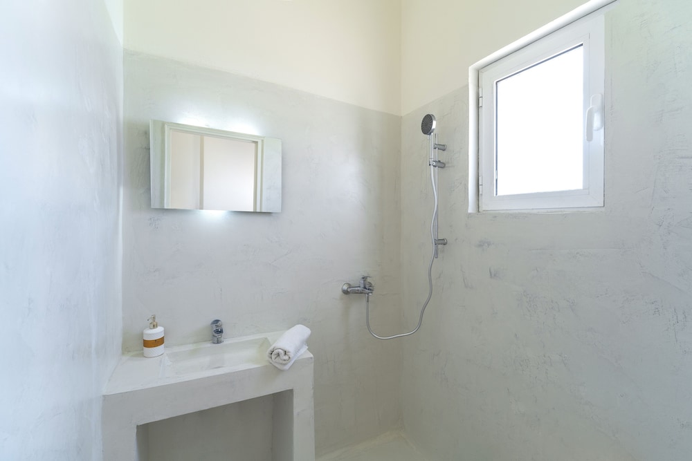Family Quadruple Room, 1 Queen Bed with Sofa bed, Sea View, Beachside photo 2