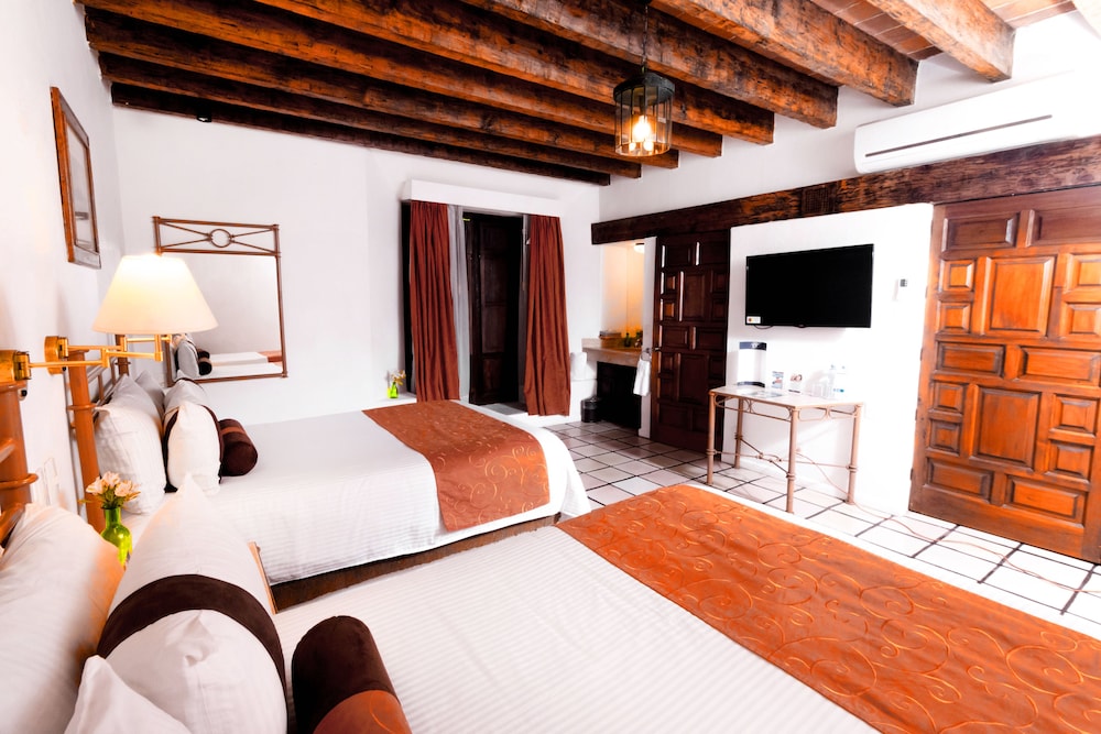 Standard Room, 2 Double Beds - Photo 4