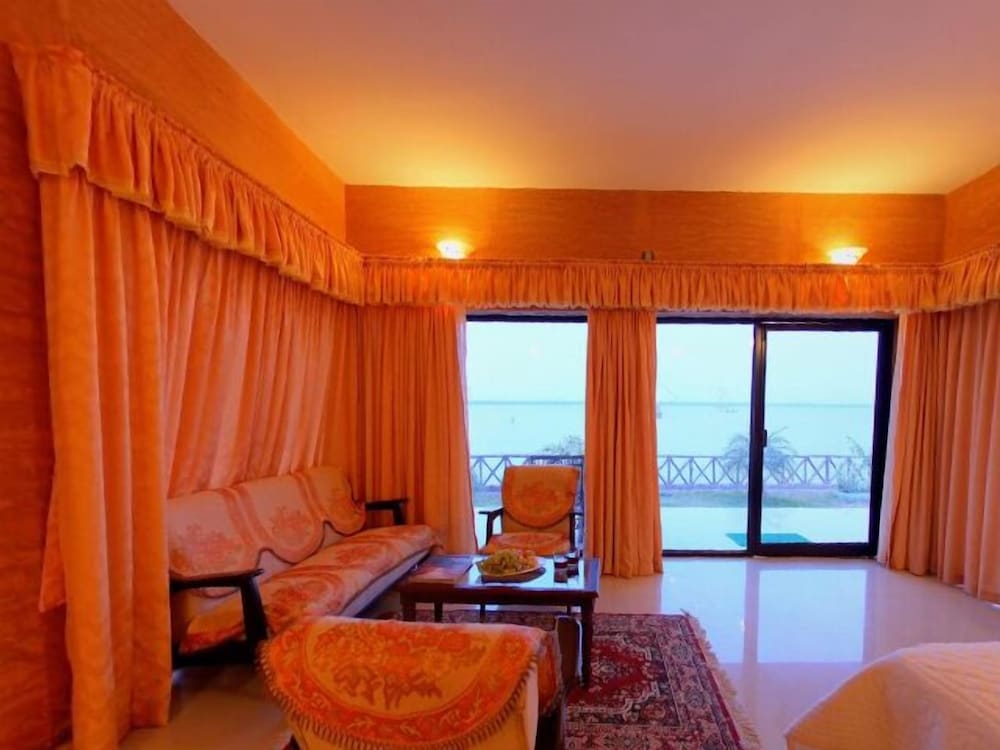 Honeymoon Suite (Lake View) photo 1