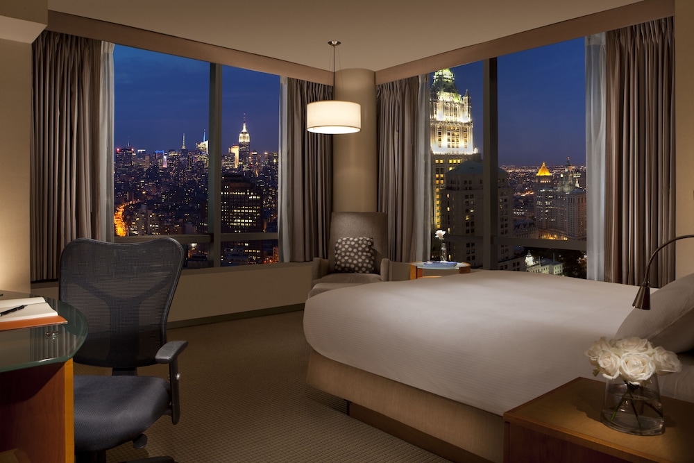 Premier Room, 1 King Bed, City View photo 3