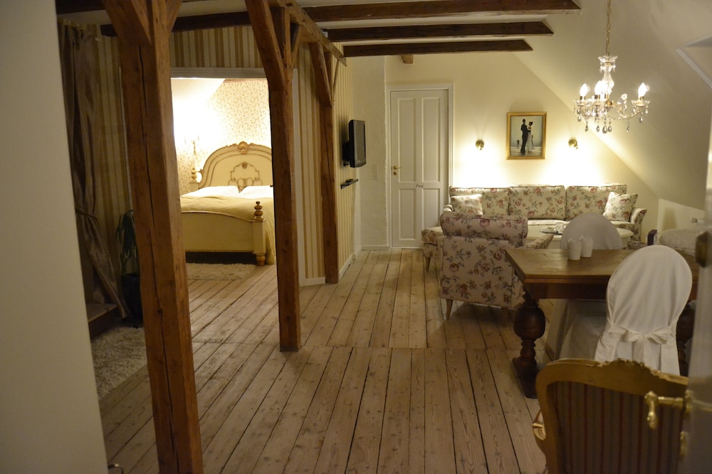 Deluxe Suite, 1 King Bed with Sofa bed, Balcony, Beach View photo 3
