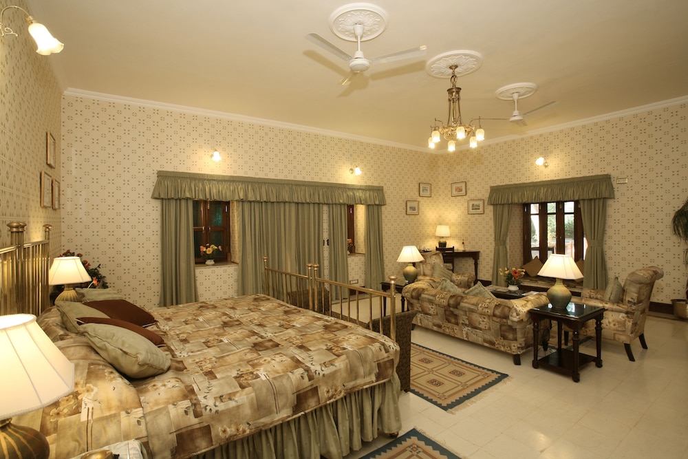 Deluxe Room, Multiple Beds, Courtyard View photo 3