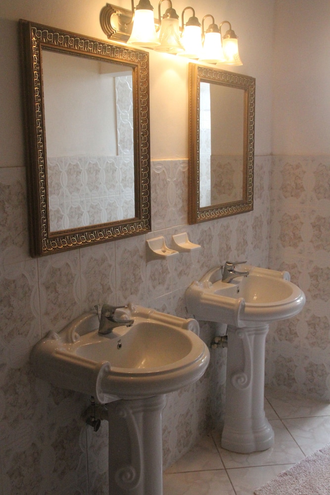 Classic Double Room Single Use, Multiple Beds, Non Smoking photo 2