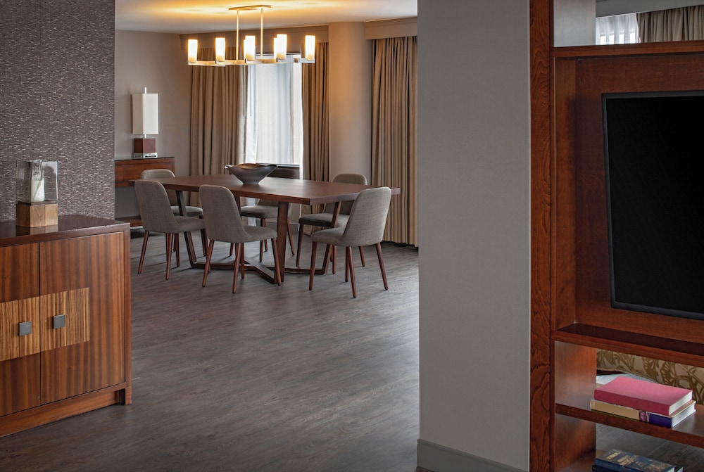 Available room thumbnail 6