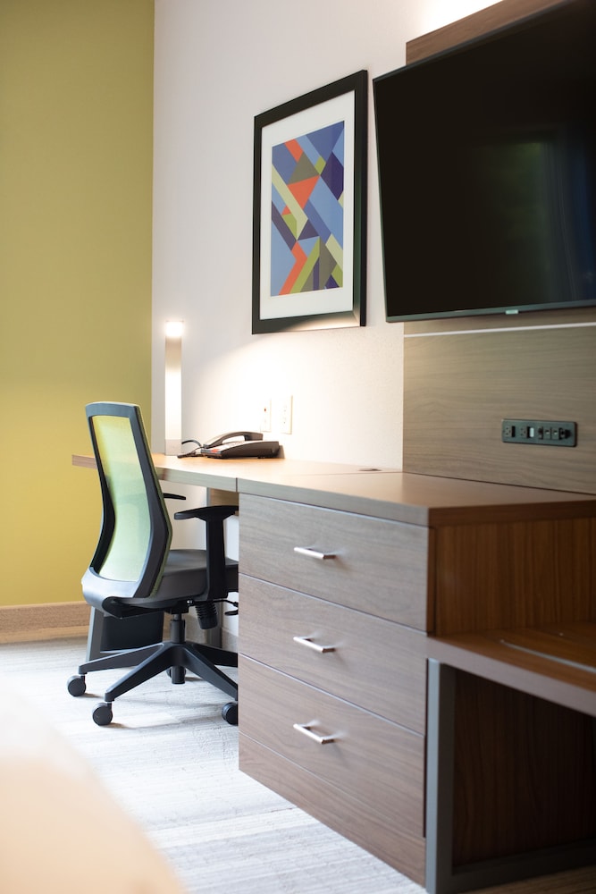 Suite, Multiple Beds - Photo 3