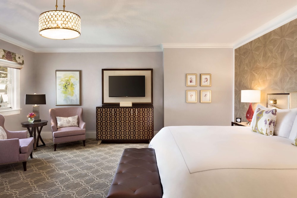 Signature Bay View Suite, 1 King Bed - Photo 2