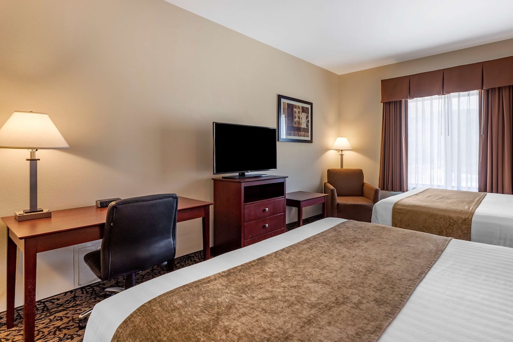 Standard Room, 2 Queen Beds, Non Smoking, Refrigerator & Microwave - Photo 1
