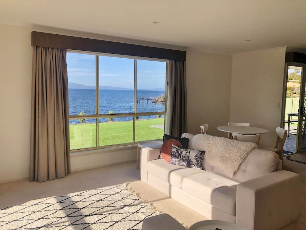Maria Villa 3 - Waterfront photo 3