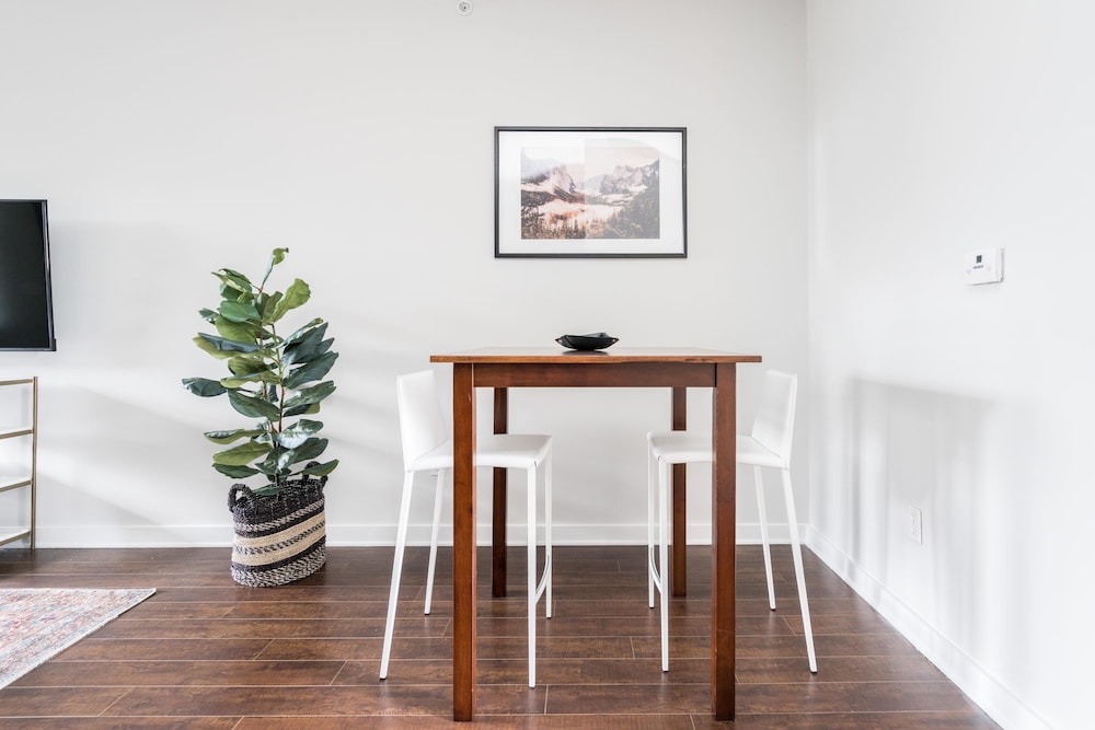 Cozysuites Music Row Chic 1BR w Free Parking 42, Photo 37