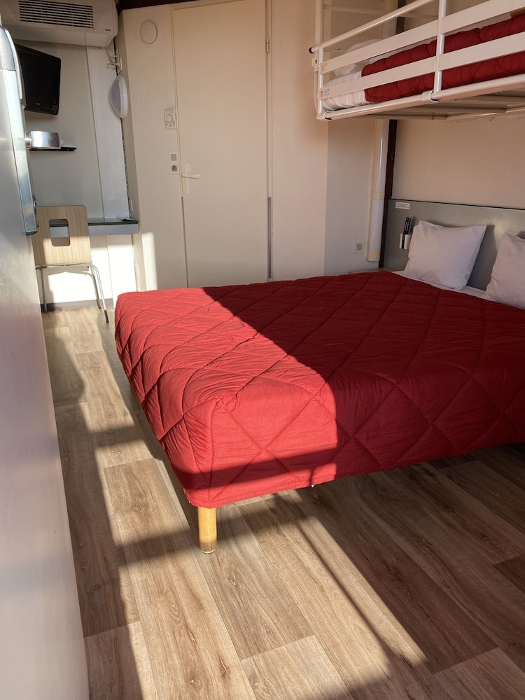 Standard Room, 3 Twin Beds - Photo 2