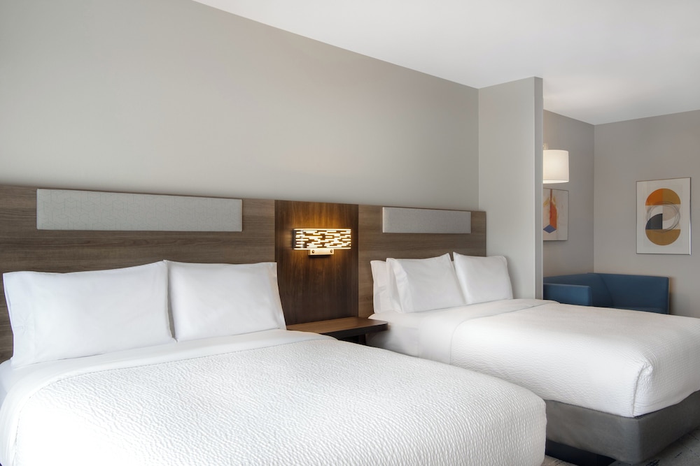 Suite, 2 Queen Beds - Photo 3