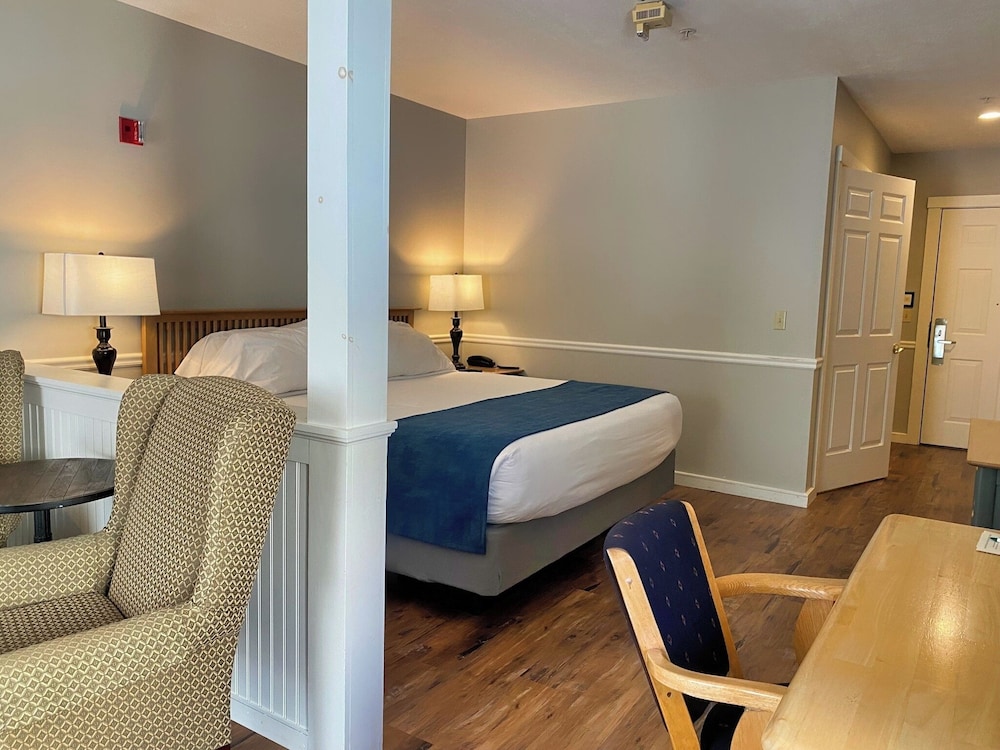 King Deluxe Accessible - Not Pet Friendly photo 1