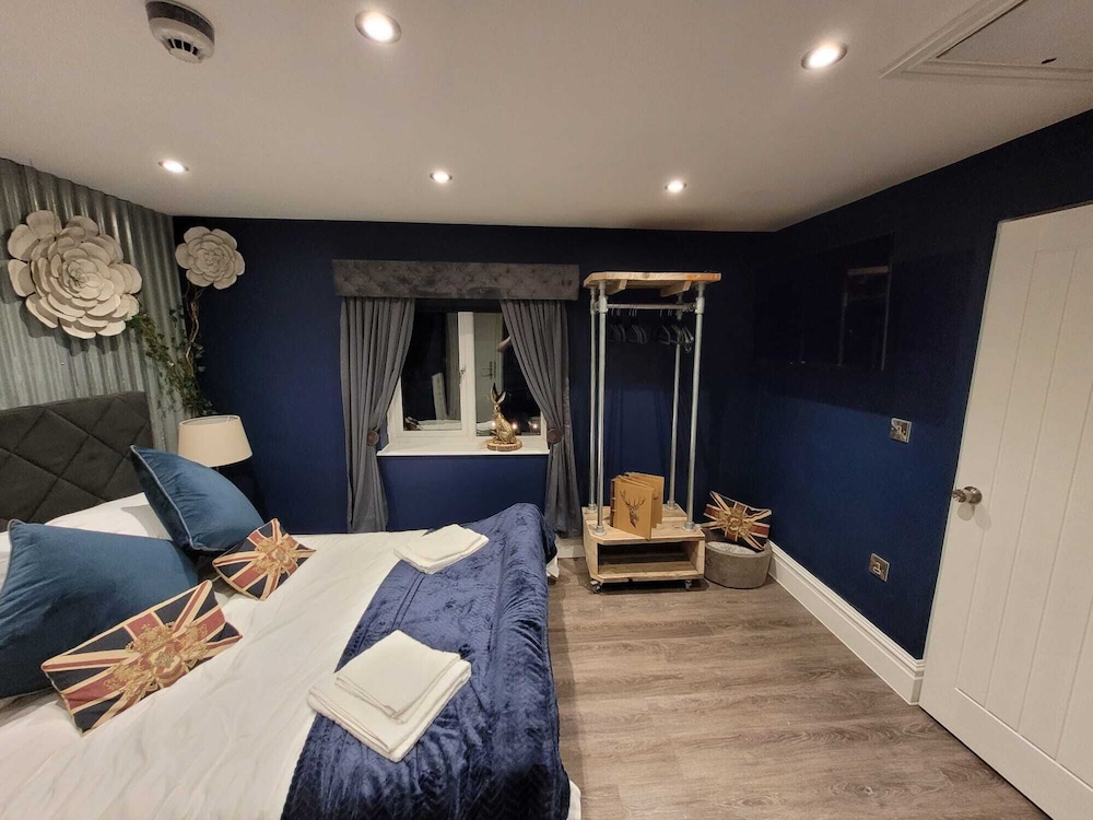 Deluxe Double Room, Ensuite, Canal View (James Brindley)
