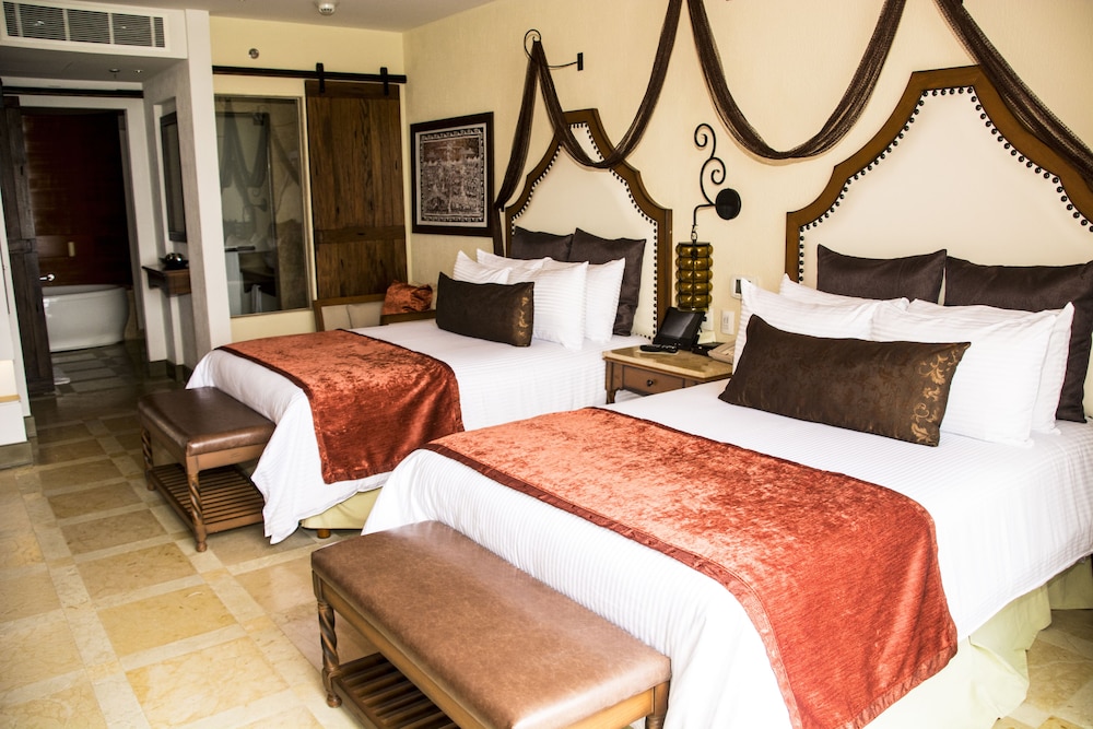 Preferred Club Junior Suite Swim Out Ocean Front Double