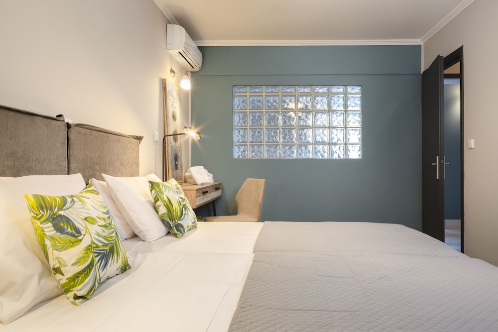 Apartment - Semi-basement photo 1