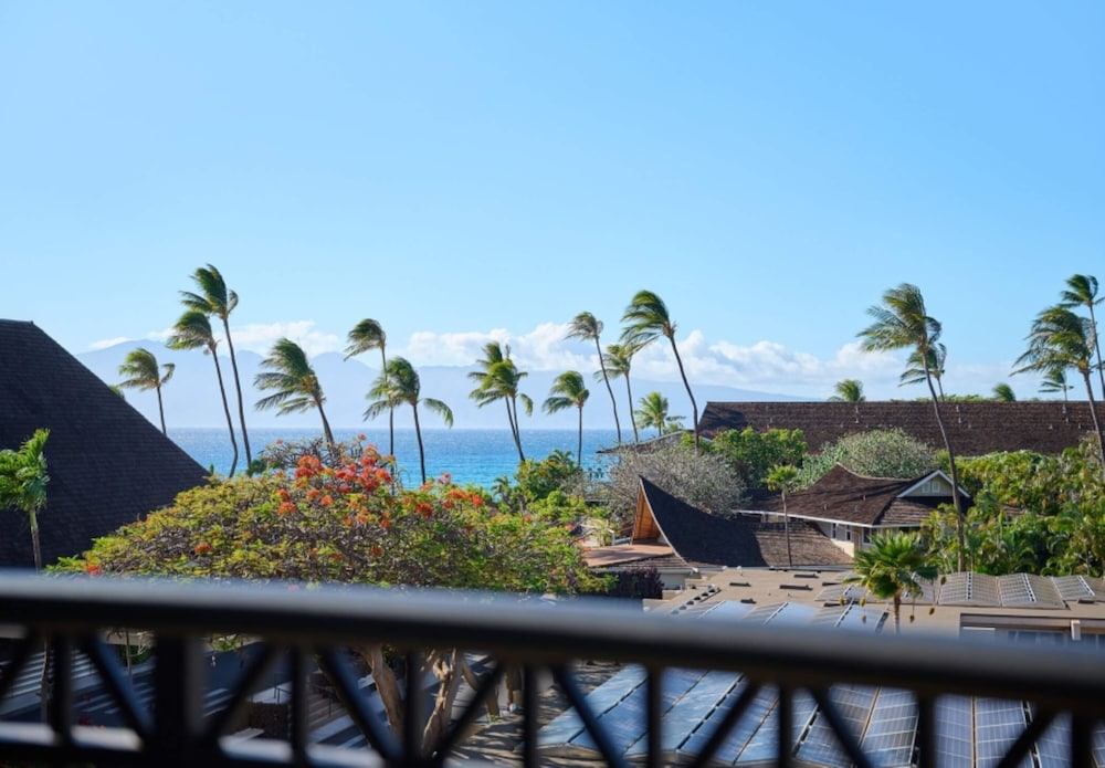 Room, 1 King Bed, Partial Ocean View, Tower (ADA) thumbnail 6