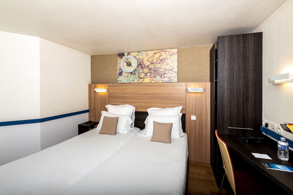Standard Room, 3 Twin Beds photo 3