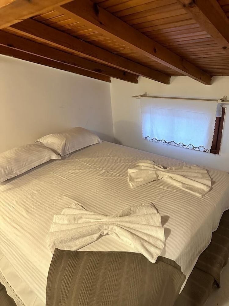 Family Room, Multiple Beds photo 3
