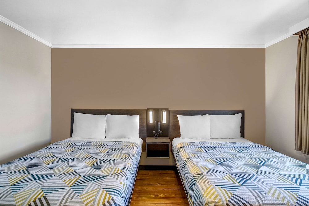 Deluxe Room, 2 Double Beds, Non Smoking, Refrigerator & Microwave - Photo 2