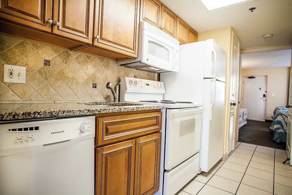 Mariner Ocean View One Bedroom Condo - Photo 3