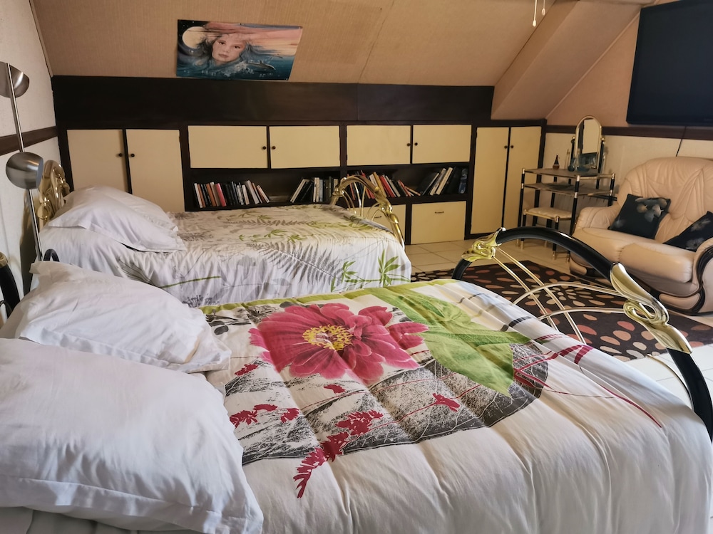 Family Room - Photo 3