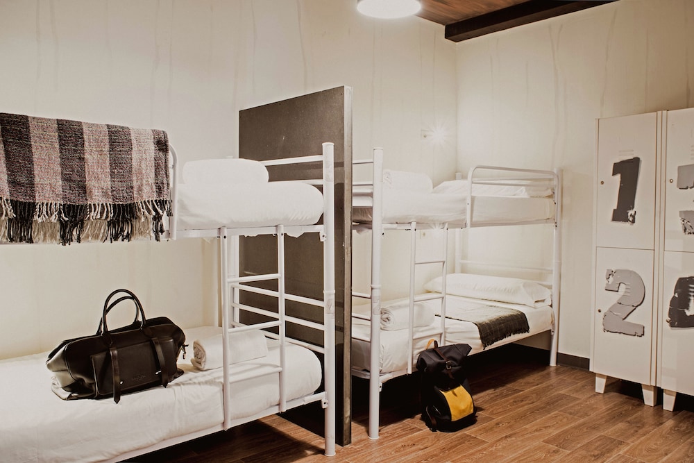 Shared Dormitory, Mixed Dorm, Shared Bathroom (Bed 11 People)