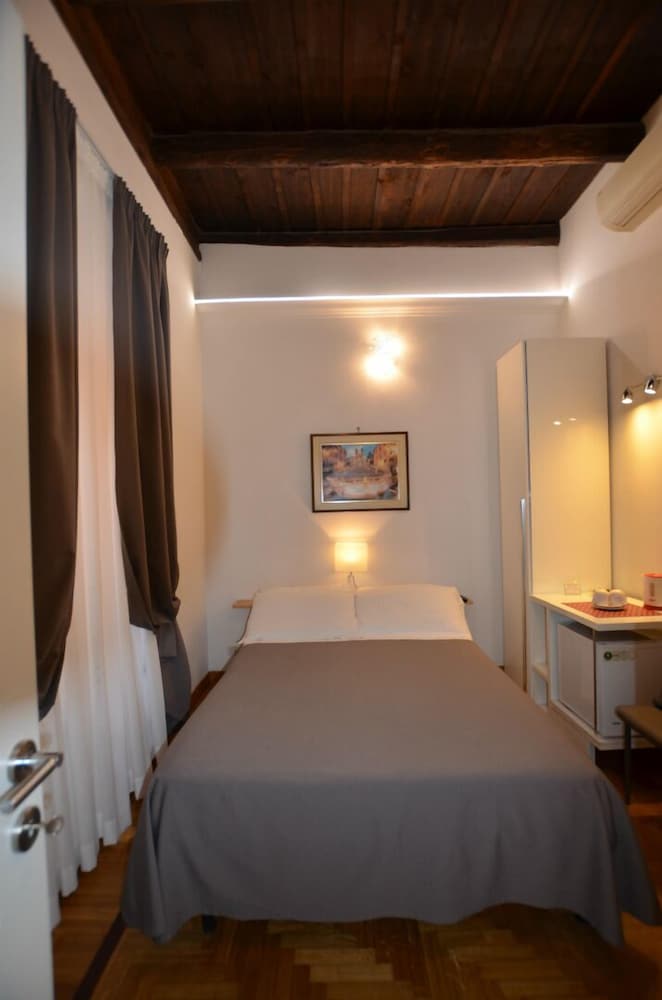 Basic Double Room photo 1