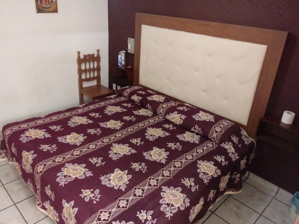 Deluxe Room, 1 King Bed photo 2