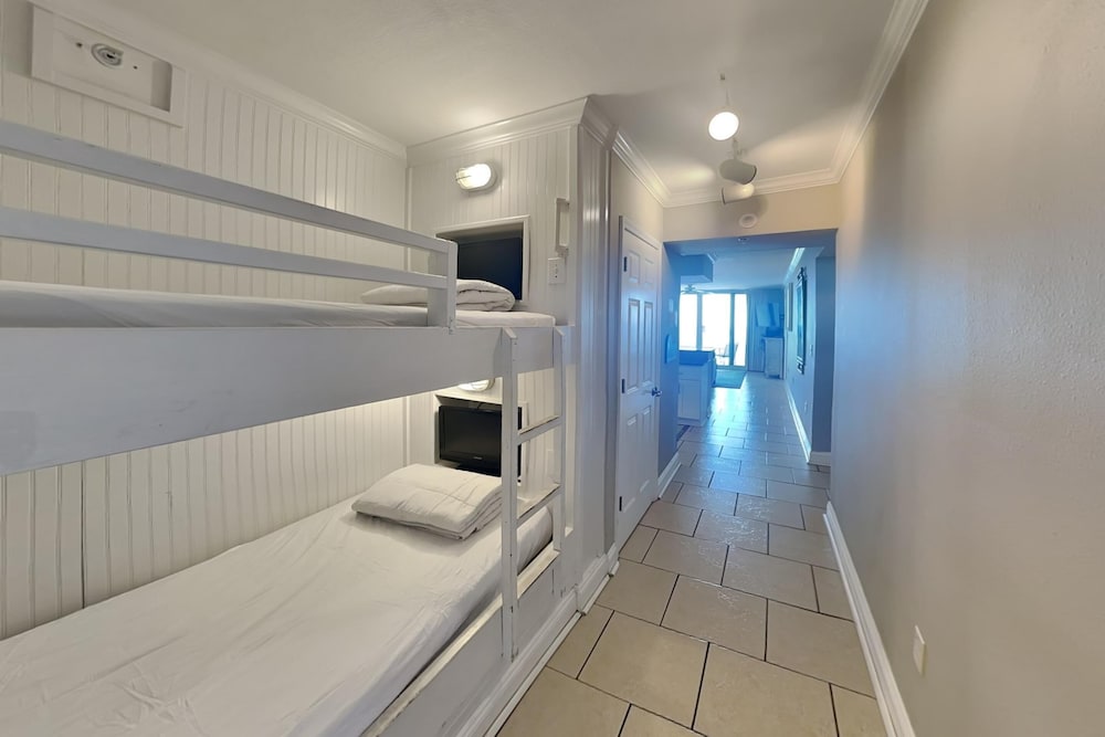 Condo, 2 Bedrooms, Balcony (#1030 - No Pets)