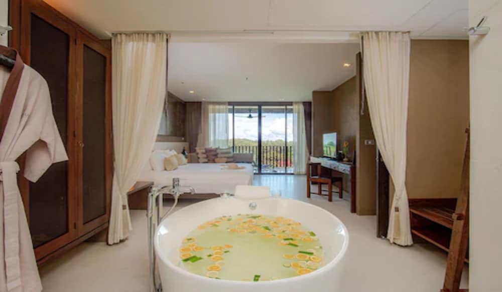 Ocean View Family Suite - Photo 7