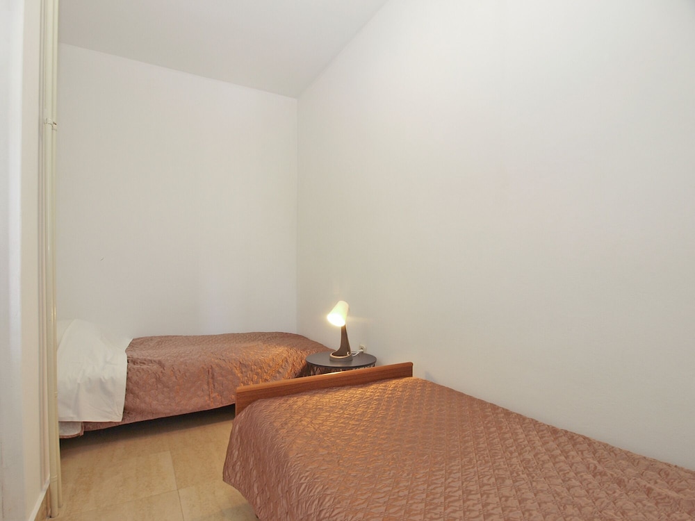 Apartment, 1 Bedroom (718/1671)